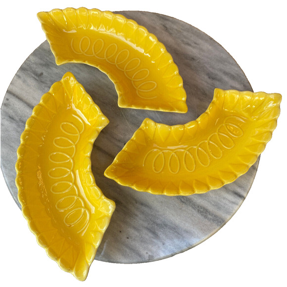 Vintage California Pottery Yellow Ruffled Serving Trays - Set of 3 - Picture 2 of 7